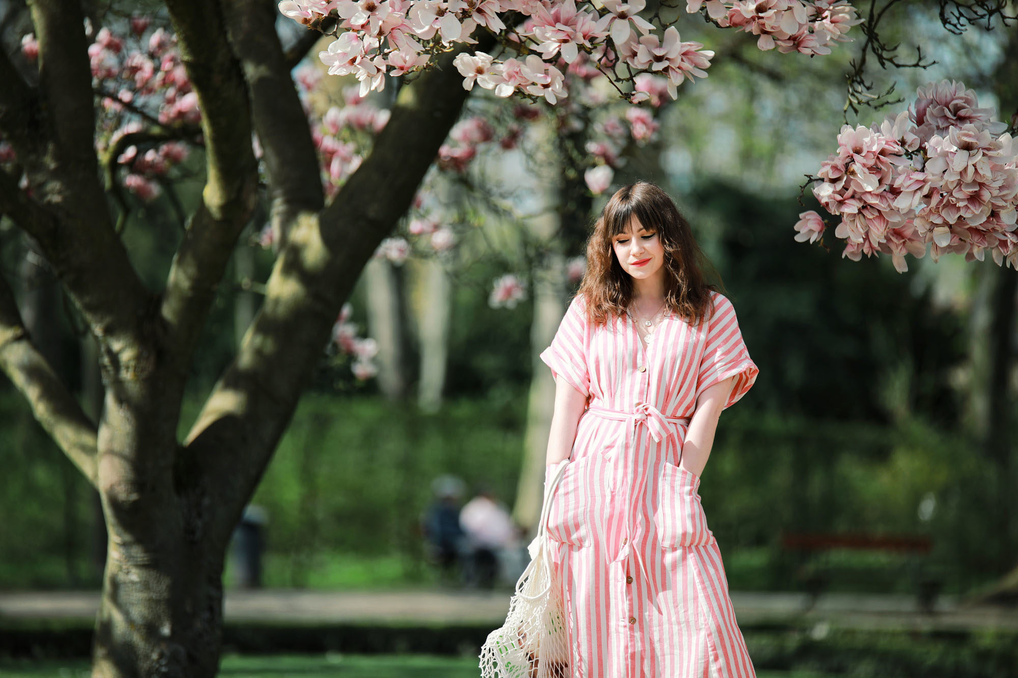 Outfit Inspiration: gestreiftes Sommerkleid aus Leinen